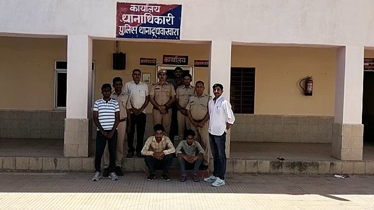 कार से एक लाख रुपए की अवैध अफीम जब्त, दो गिरफ्तार
