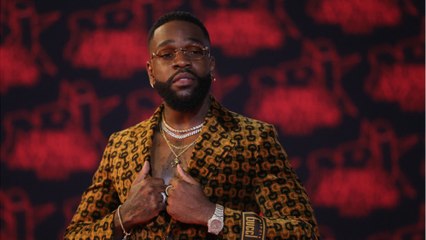 Voici - PHOTO Tayc pose avec un bébé dans les bras : le chanteur est-il déjà papa? (1)