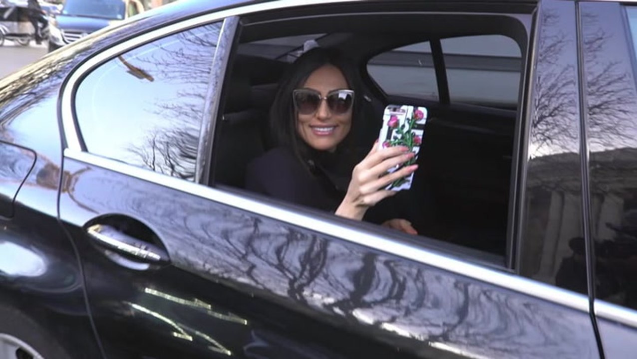 Clare Waight Keller تعرفي على تفاصيل العرض الأخير للمصممة