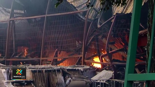 tn7-incendio-consume-fabrica-de-muebles-planta-de-reciclaje-y-bodega-en-curridabat-010422