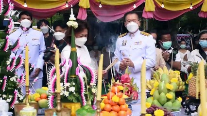 โคราช ประกอบพิธีเททองหล่อ “พระบรมราชานุสาวรีย์ สมเด็จพระนารายณ์มหาราช” เพื่อเป็นการเทิดพระเกียรติ และเป็นแหล่งท่องเที่ยงเชิงศิลปะวัฒนธรรม