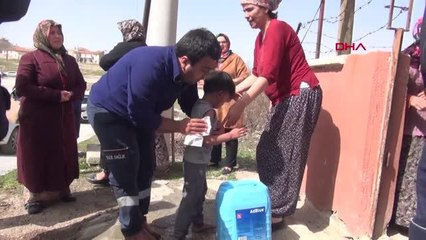 ÇIĞLIKLARA KOŞUP, 5 AYLIK BEBEĞİ ALEVLERİN ARASINDAN ÇIKARDI