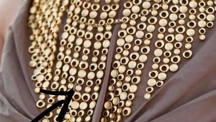 القلادة الطويلة موضة الموسم