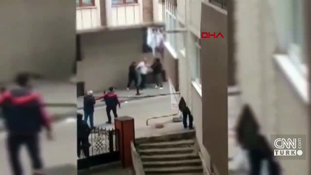 Bıçak ve sopalarla birbirlerine girdiler