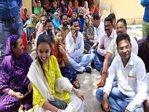 जलदाय विभाग कार्यालय के जड़े ताले, मटकियां फोड़ी