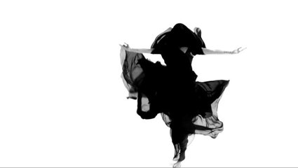 ياسمينة تسافر مع المرأة الشرقية إلى عالم ينبض جمالاً وجاذبية