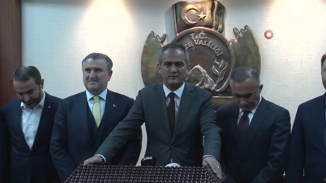 Son Dakika | Milli Eğitim Bakanı Mahmut Özer: Rize'nin eğitim bütçesini 53 milyondan 328 milyona çıkarıyoruz