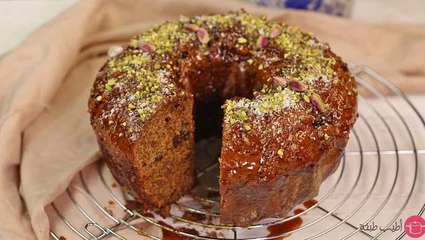 كيكة التمر بصوص الكراميل