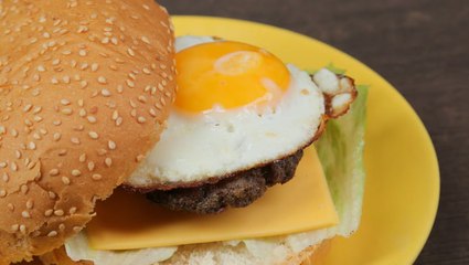 طريقة عمل برجر لحم بالبيض