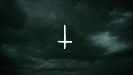 Outlast 2 : 72 secondes à fixer une croix satanique