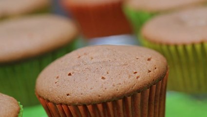 كب كيك مفاجأة بالشوكولاتة