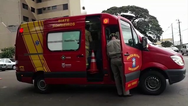 Colisão entre carros deixa homem ferido no centro da cidade
