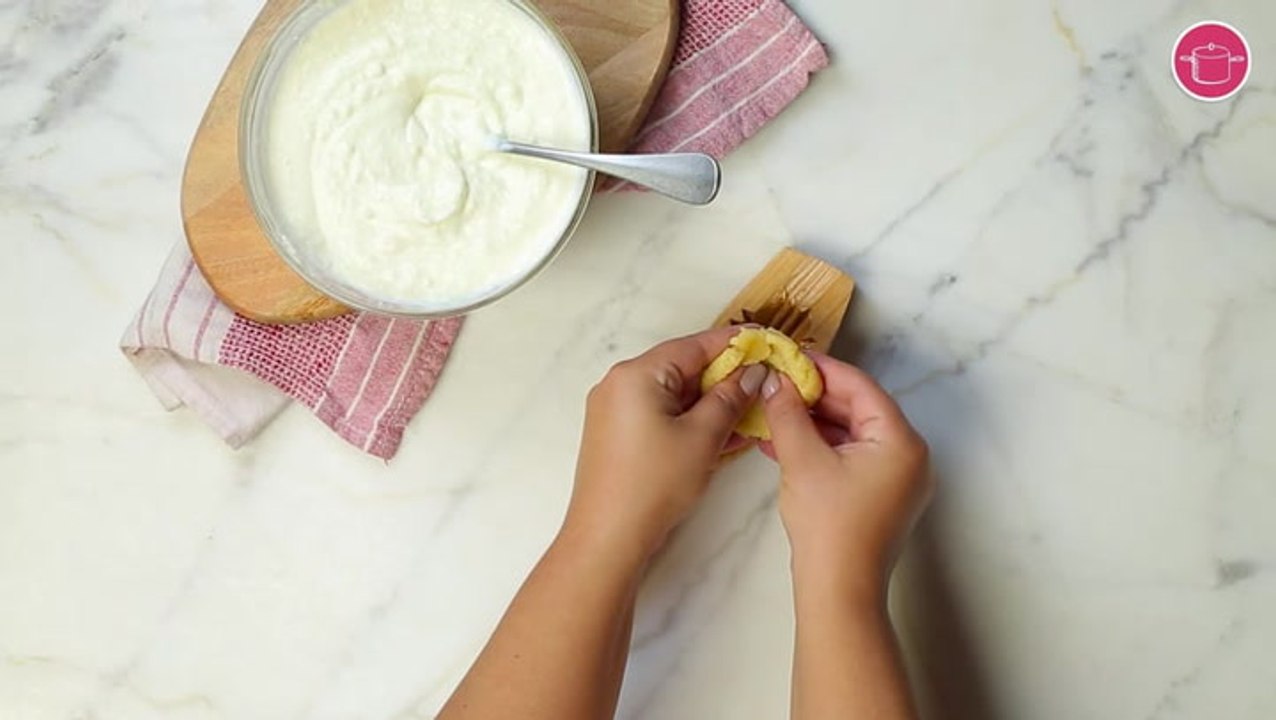 طريقة عمل المعمول بالقشطة خطوة خطوة - حشي حبة المعمول