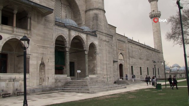 Süleymaniye Camii’nde korkutan anlar! Cami girişlere kapatıldı