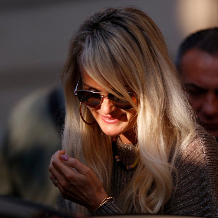 VOICI SOCIAL - Laeticia Hallyday malade : ce “lourd traitement médical” auquel elle va devoir se soumettre