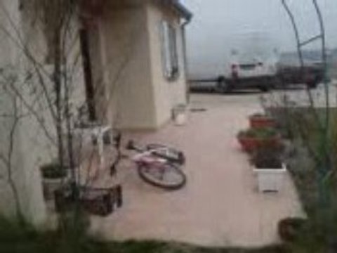 Flocon est sorti dehors