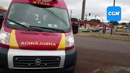 Download Video: Após colisão com bicicleta, ciclista sofre queda e fica ferido na Avenida Tancredo Neves