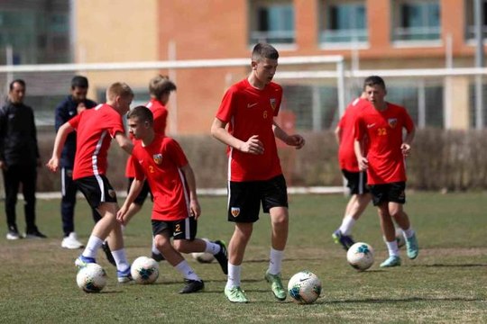 Ukrayna'dan gelen 12 altyapı futbolcusu Kayserispor tesislerinde antrenmana çıktı- Yukatel Kayserispor Başkanı Berna Gözbaşı: - Bu çocuklar bize...