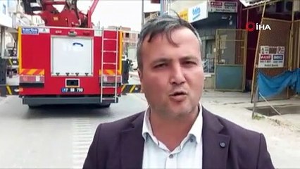 Lodosta uçan çatının altında kalmaktan saniyelerle kurtuldu