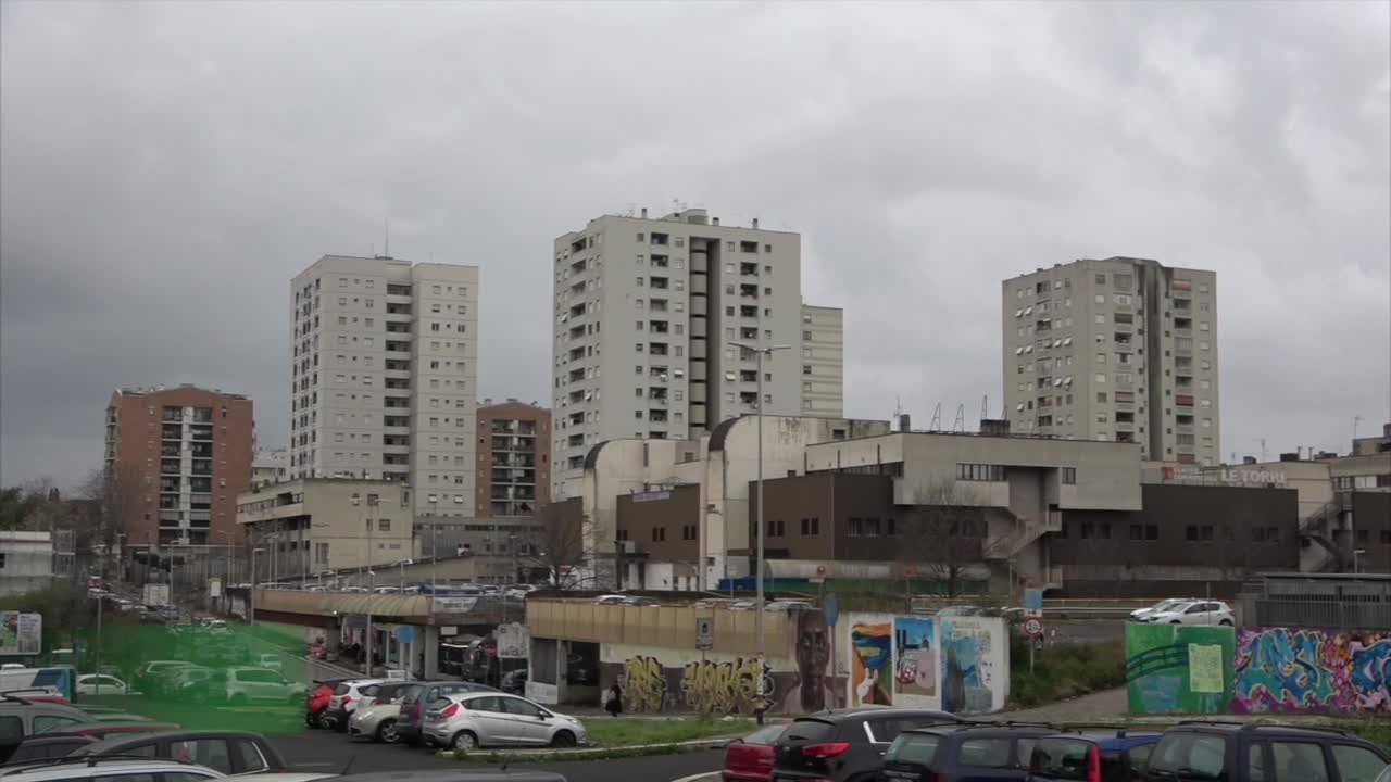 Prof no vax torna a scuola: "Sono emozionata, mi mettono all'archivio ma io sono prof"