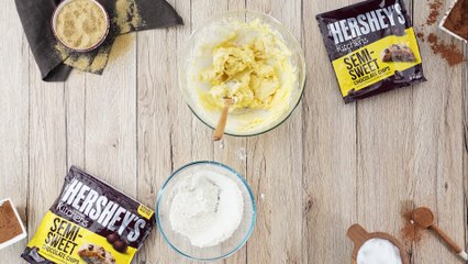 حلى اللوز من هرشيز مغطى ببسكوت الزبدة