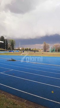 San Donato Milanese, violenta tromba d’aria colpisce Metanopoli, attimi di paura, nessun ferito ma ingenti i danni