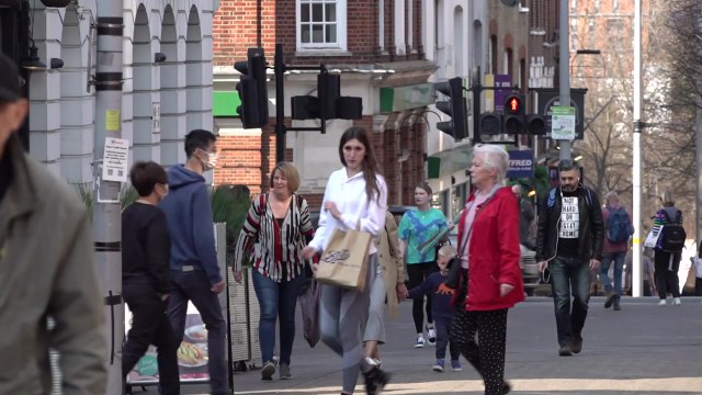 영국, 스텔스 오미크론 확산... 팬데믹 끝난 게 아니다 / YTN