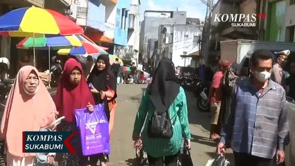 Warga Antre Beli Minyak Goreng Curah Dengan Harga Het