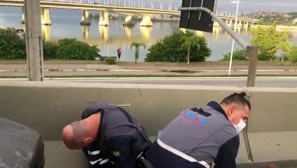 Acidente deixa casal ferido e congestiona elevado Rita Maria, em Florianópolis
