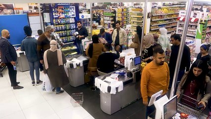 مشاهد لا يمكن السكوت عليها بعد إهانة موظف لمسن بطريقة غير لائقة.. الليلة الساعة 6:45 بتوقيت بغداد على MBC العراق