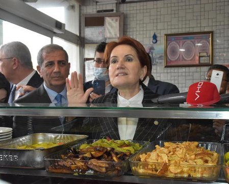 İYİ PARTİ LİDERİ AKŞENER SEÇMEN, SİYASETÇİNİN VELİNİMETİDİR