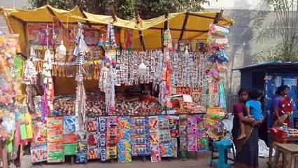 காஞ்சிபுரத்தில் ரூ.50000 மாமூல் கேட்டு வளையல் கடை பெண் மீது தாக்குதல்: அதிமுக பெண் நிர்வாகி கைது