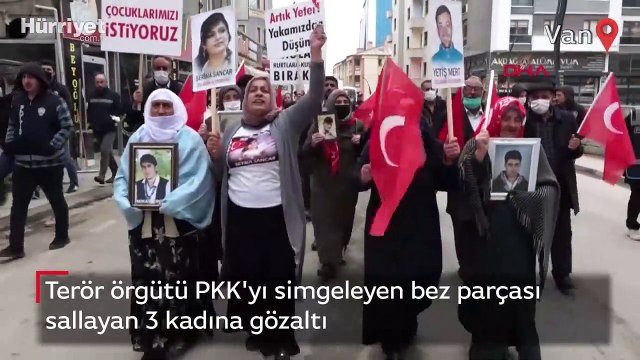 Terör örgütü PKK'yı simgeleyen bez parçası sallayan 3 kadına gözaltı