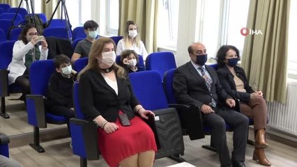 Harçlıklarını biriktiren öğrencilerden çocuk kliniğine anlamlı bağış