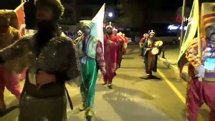 Mehter ordusu sahurda sokağa indi