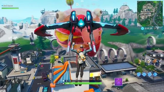 Fortnite, Défi de l'ultime effort : Danser dans une tête de Durr Burger holographique