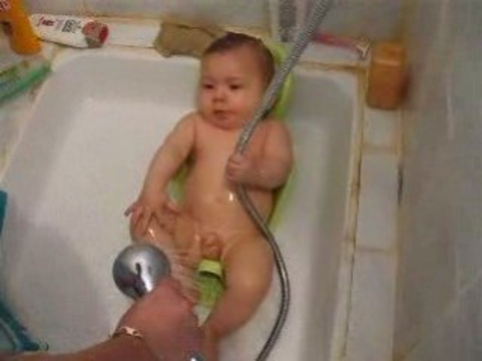 Lizandro a la douche 2