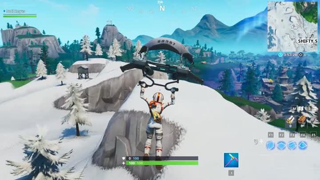 Fortnite, saison 10 : Chercher entre une caméra dans une cave, une tête de pierre enneigée et un camion flashy en or