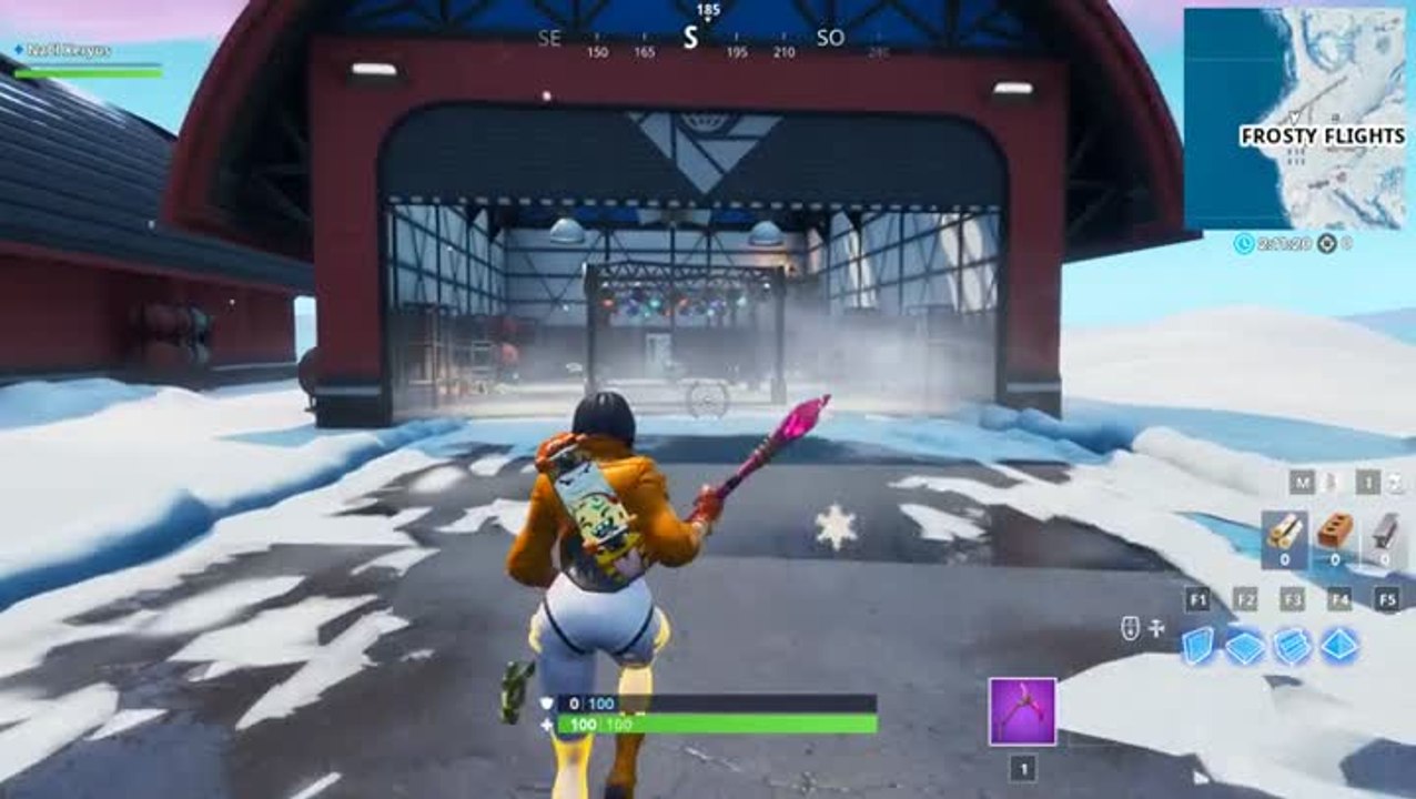 Fortnite, saison 10 : Danser avec les autres pour soulever la boule à facette dans un hangar à avions glaciaire