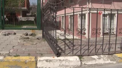 Tapuda siteye ait olduğunu öğrenince, kaldırımı tel örgü ile kapattılar