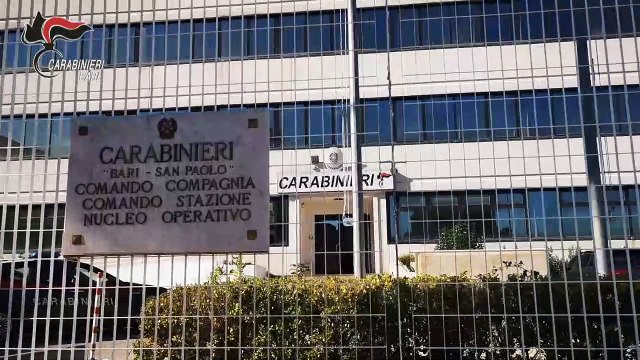 Furti in casa nel Barese, i ladri ripresi dalle telecamere: ecco come entravano