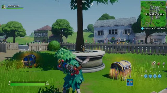 Danser devant des sapins de noël dans 5 lieux-dits différents