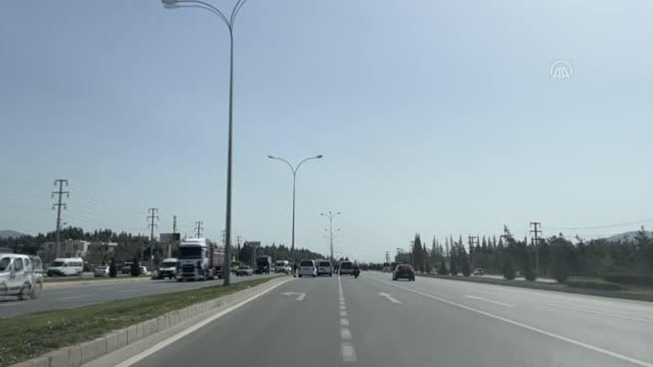 KAHRAMANMARAŞ -  Aydınlatma direğine çarpan otomobildeki 6 kişi yaralandı