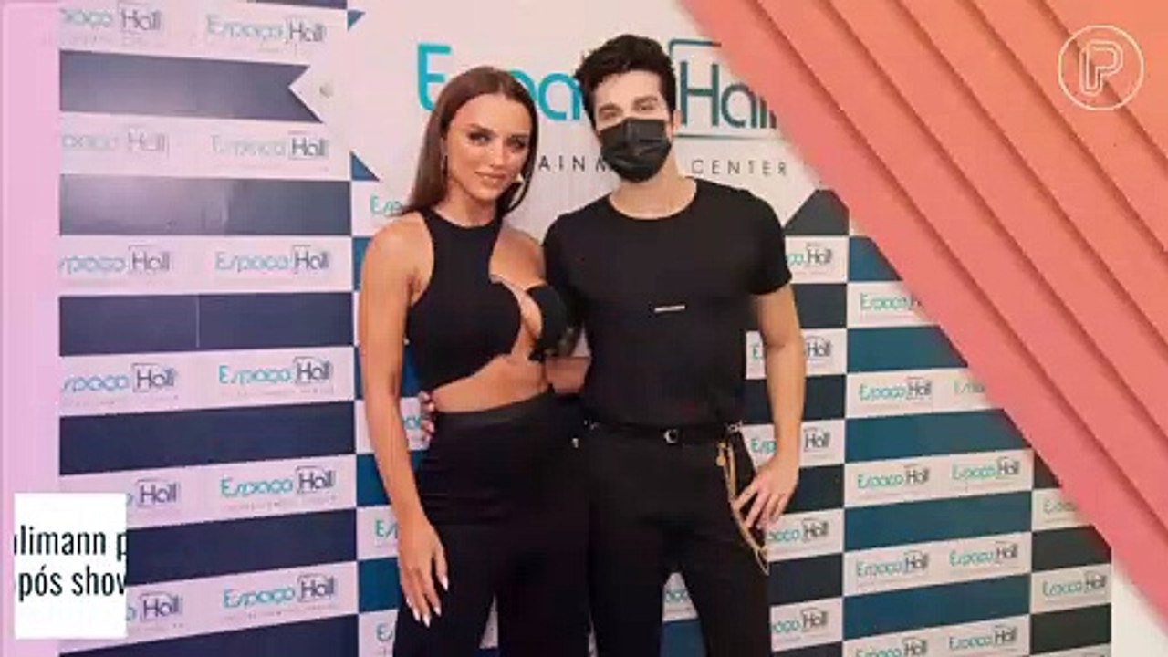 Rafa Kalimann abusa de decote em look cut out para assistir ao show de Luan Santana. Fotos!