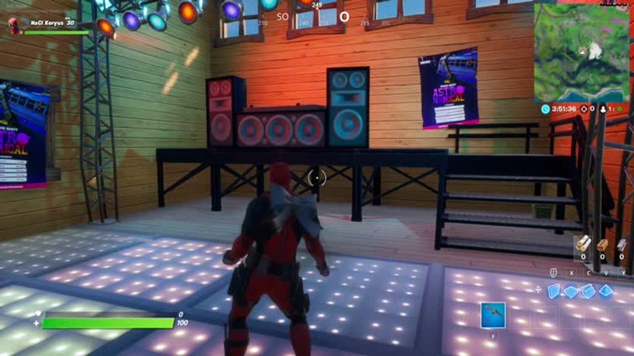 Danser 10 secondes sur la piste de danse du Yacht ou de la villa des skieurs (Défis Travis Scott Astronomical)