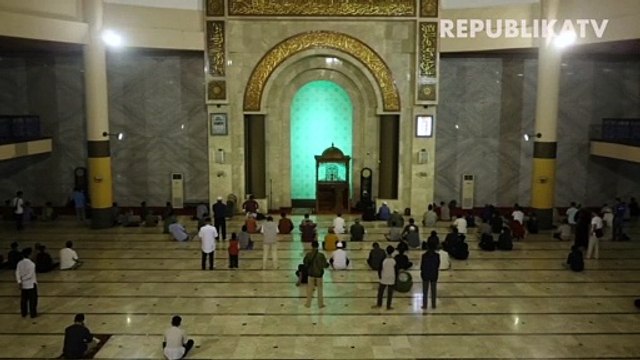 Terapkan Prokes, Masjid Raya Bandung Gelar Sholat Tarawih