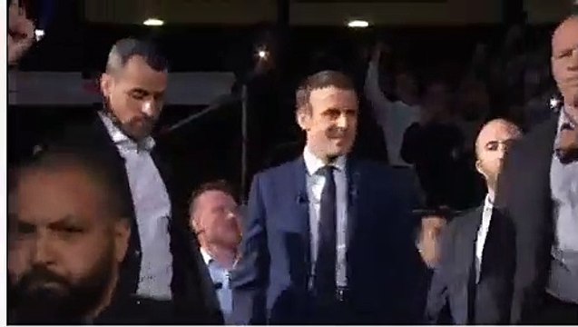 Revoir l'entrée d'Emmanuel Macron pour son seul et énorme meeting avant le premier tour : Une mise en scène très soignée pour le Président