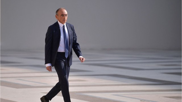 FEMME ACTUELLE - Eric Zemmour viré d'un terrain de foot par un un frère de Zinédine Zidane