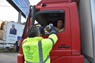 Karadeniz Sahil Yolu'nda seyreden yolculara iftar yemeği verildi