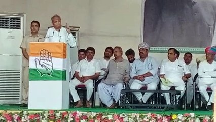 下载视频: ashok gehlot जब तक चुनाव थे महंगाई रोकी, अब कमर तोड़-गहलोत